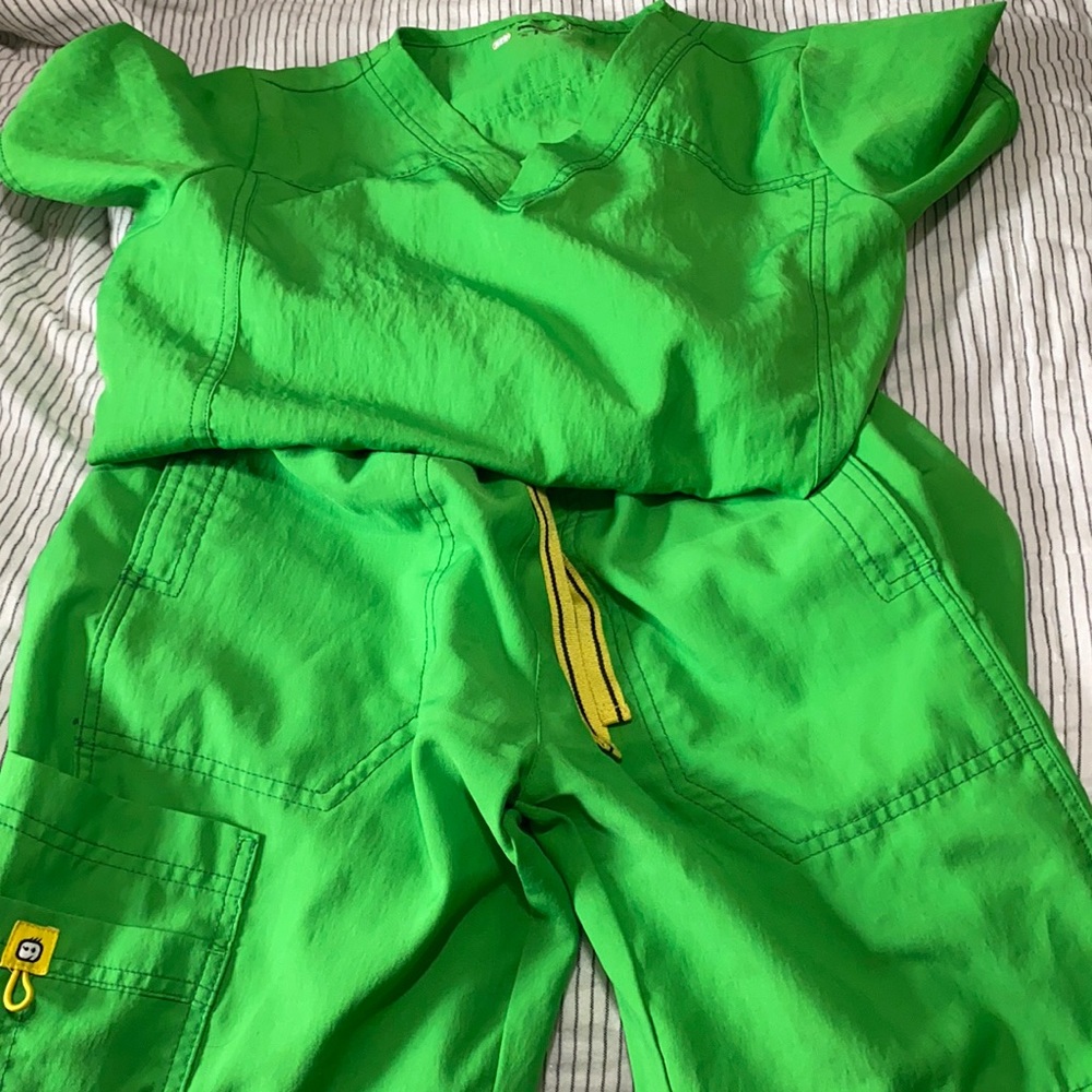 Wink 4 four stretch scrub set